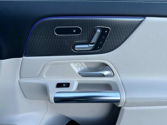 Used 2021 Mercedes-Benz GLA 250 4MATIC w/ Premium Package image 19