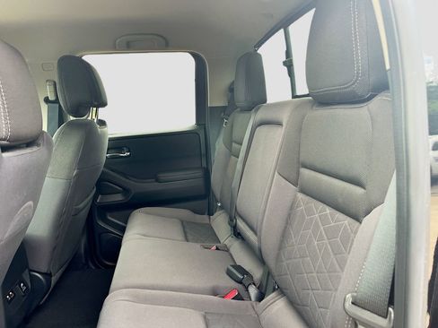 Used 2025 Nissan Frontier SV w/ SV Convenience Package RWD image 23