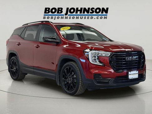 Used 2023 GMC Terrain SLE w/ Driver Convenience Package FWD image 2