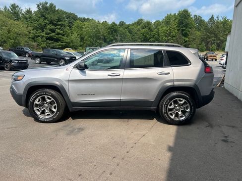 Used 2019 Jeep Cherokee Trailhawk AWD/4WD image 3