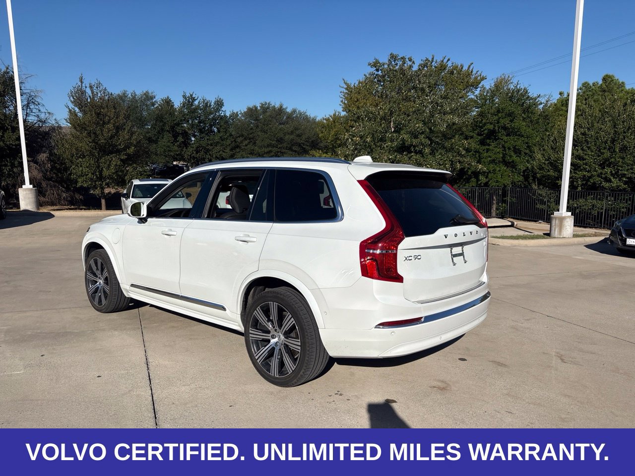 Certified 2024 Volvo XC90 T8 Plus w/ Protection Package Premier AWD/4WD image 8