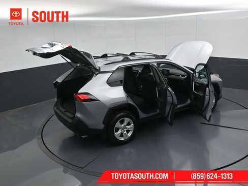 Used 2021 Toyota RAV4 XLE AWD/4WD image 50