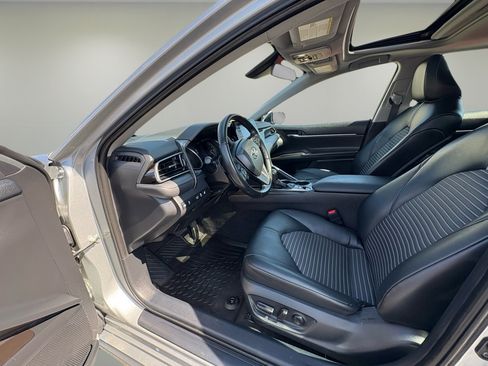 Used 2022 Toyota Camry SE w/ Cold Weather Package image 13