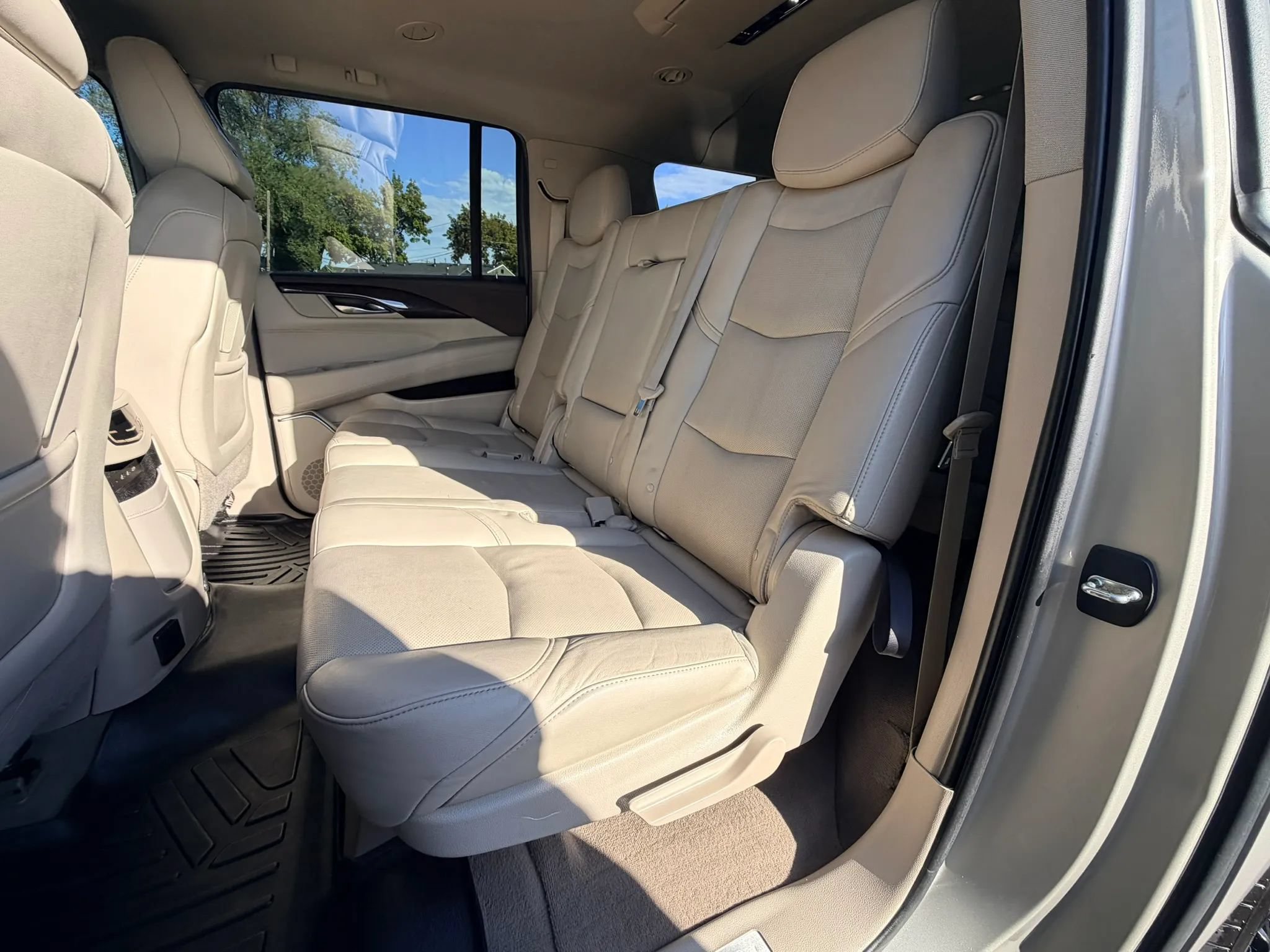 Used 2017 Cadillac Escalade ESV Premium Luxury AWD/4WD image 23