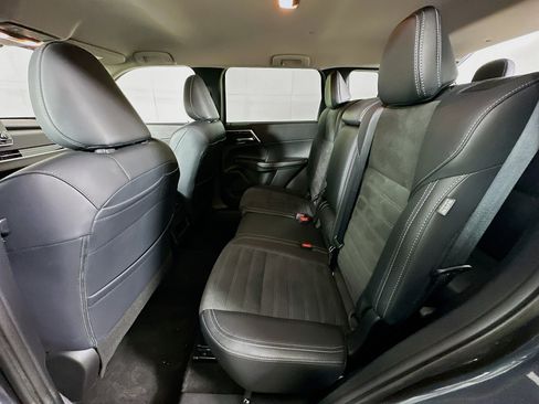 Used 2024 Mitsubishi Outlander SE image 27