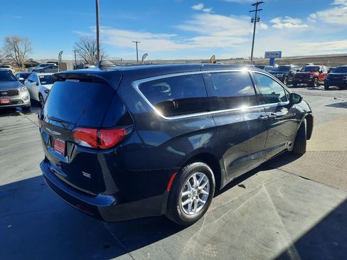 Used 2023 Chrysler Voyager LX image 4