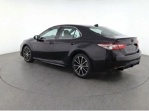 Used 2023 Toyota Camry SE AWD/4WD image 4