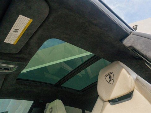 Used 2020 Lamborghini Urus image 47