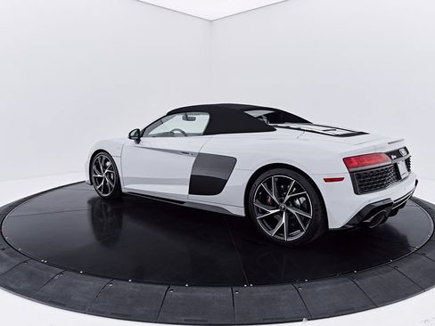 Used 2022 Audi R8 V10 w/ Carbon Exterior Package RWD image 16