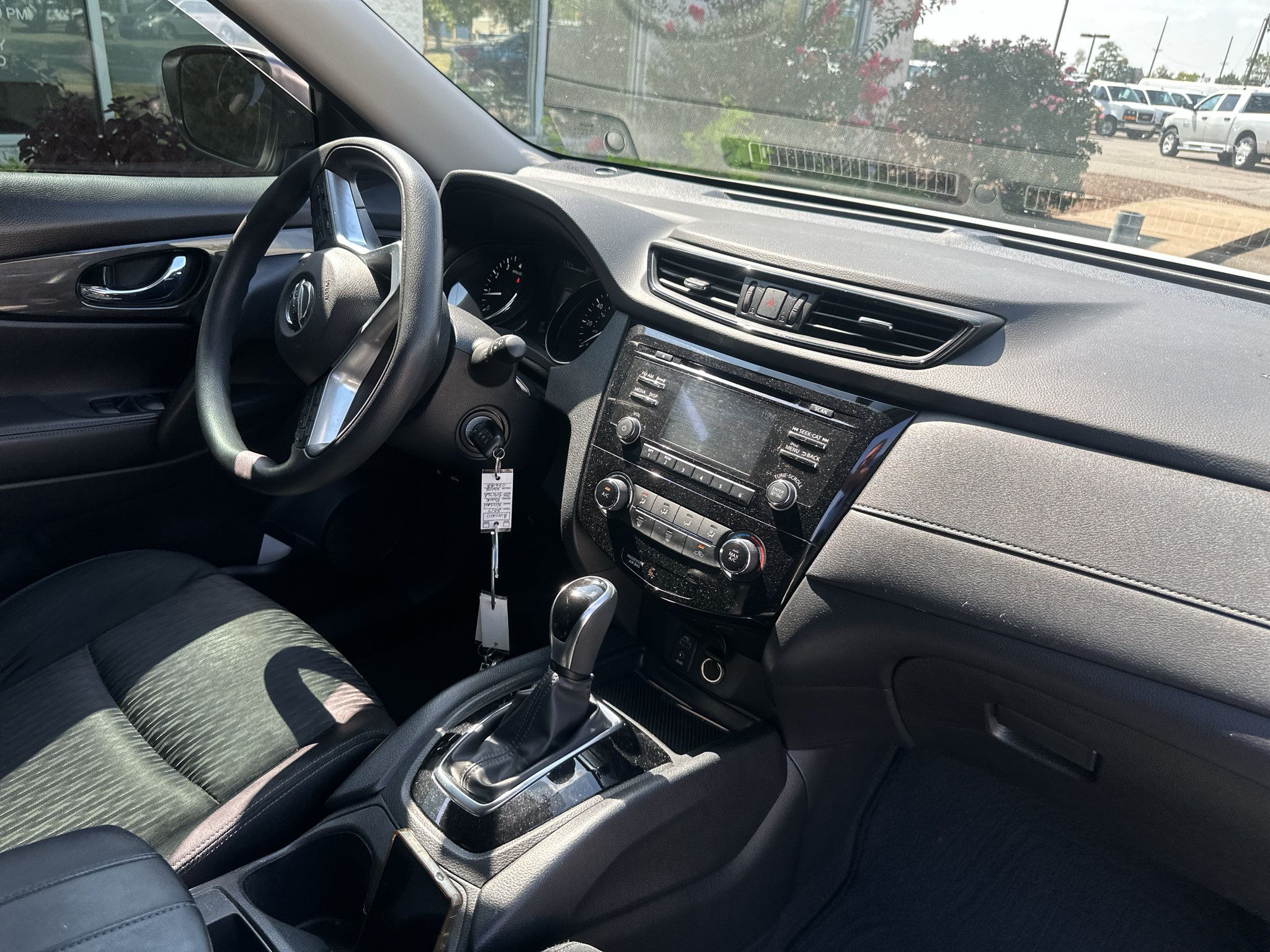 Used 2017 Nissan Rogue S AWD/4WD image 11