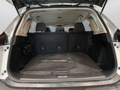 Used 2023 Nissan Rogue SV AWD/4WD image 40