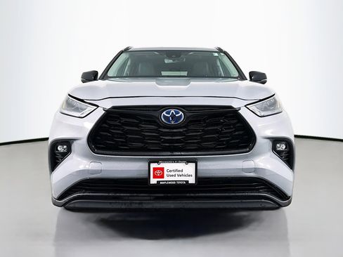 Certified 2024 Toyota Highlander XLE AWD/4WD image 2