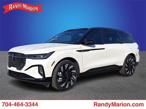 Used 2024 Lincoln Nautilus Reserve w/ Jet Appearance Package (87T) image 1