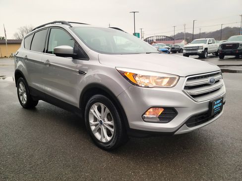 Used 2018 Ford Escape SE image 3