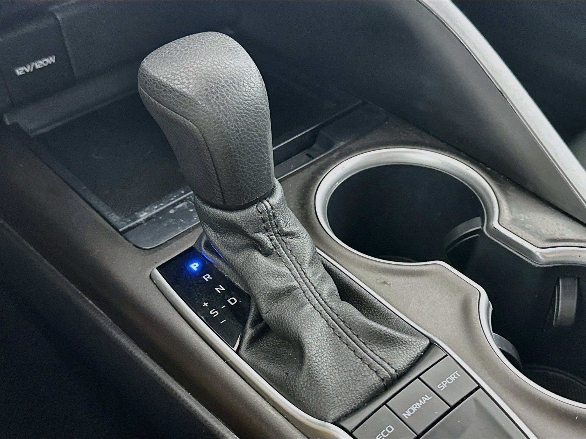 Used 2022 Toyota Camry LE w/ Carpet Mat Package (TMS) FWD image 24