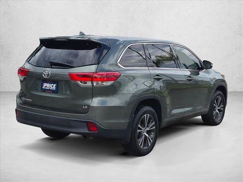 Used 2018 Toyota Highlander Plus FWD image 5