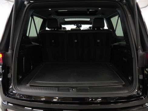 Used 2024 Jeep Wagoneer L Series II AWD/4WD image 29