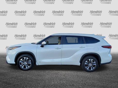 Used 2025 Toyota Highlander XLE AWD/4WD image 4