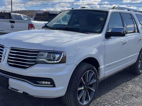 Used 2017 Lincoln Navigator Reserve image 1