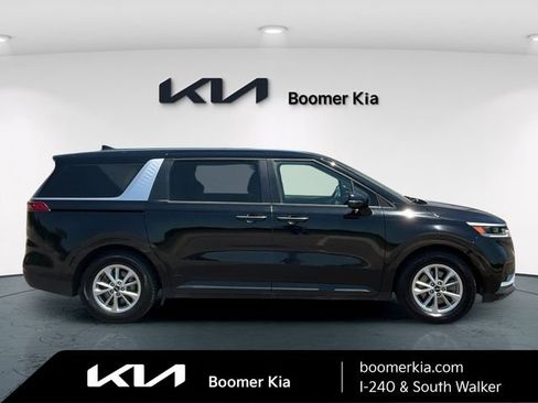 Used 2024 Kia Carnival LX FWD image 4