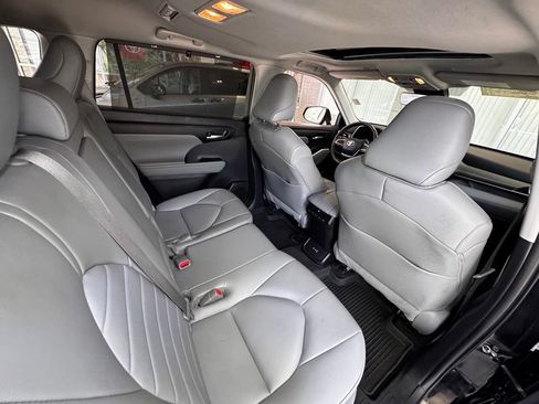 Certified 2023 Toyota Highlander XLE AWD/4WD image 59