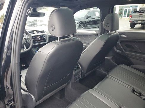 Certified 2022 Volkswagen Tiguan SE R-Line image 11