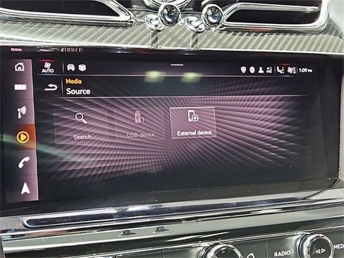 Used 2022 Bentley Bentayga image 46