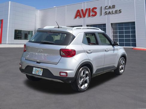 Used 2025 Hyundai Venue SEL FWD image 6