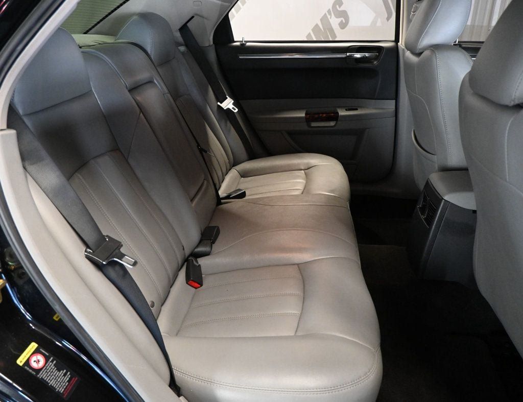 Used 2006 Chrysler 300 C w/ Protection Group II RWD image 14