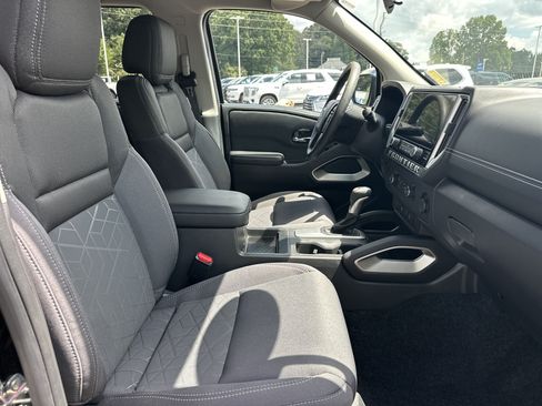 Used 2025 Nissan Frontier SV RWD image 13