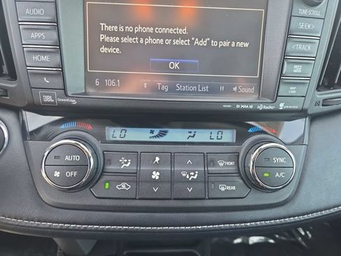 Used 2018 Toyota RAV4 Limited w/ Carpet Mat Package FWD image 25