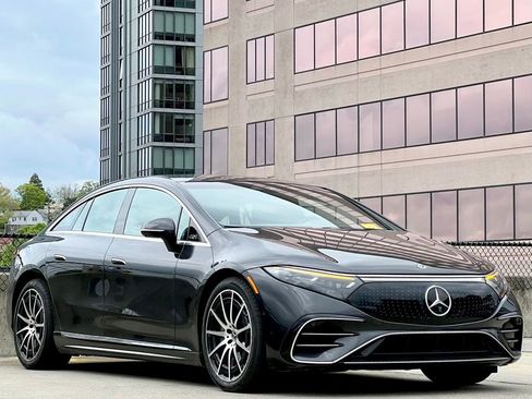 Used 2023 Mercedes-Benz EQS 580 4MATIC Sedan image 1