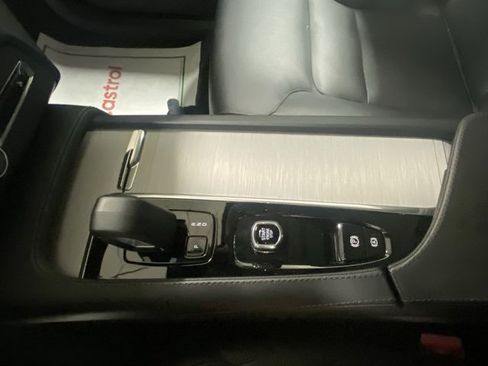 Certified 2025 Volvo XC90 B5 Core image 27