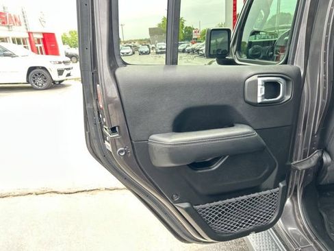 Used 2020 Jeep Wrangler Unlimited Sahara AWD/4WD image 22