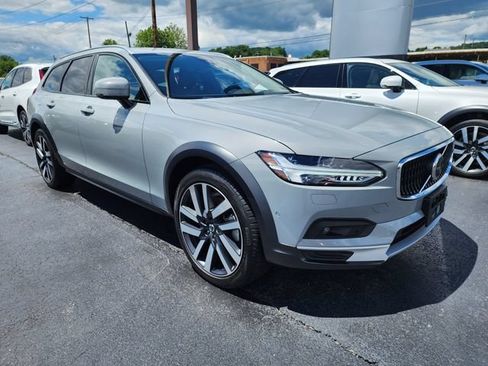 Certified 2025 Volvo V90 B6 Cross Country Plus AWD/4WD image 1