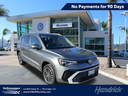 Certified 2025 Volkswagen Taos SE image 1