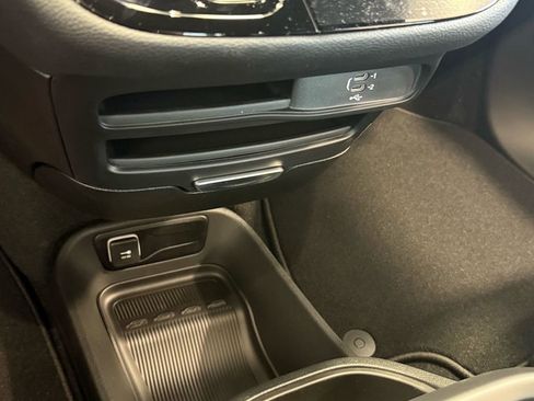 New 2026 Chrysler Pacifica Select AWD/4WD image 15