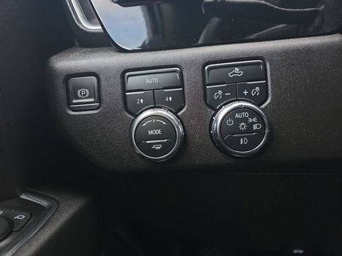 Used 2024 GMC Sierra 1500 Elevation image 24