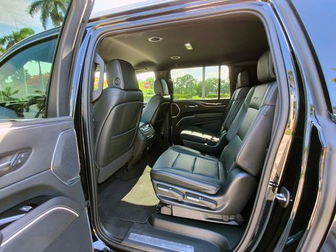 Used 2022 Cadillac Escalade ESV Luxury RWD image 12