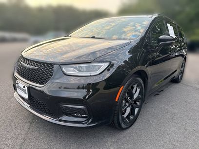 Used 2025 Chrysler Pacifica Limited