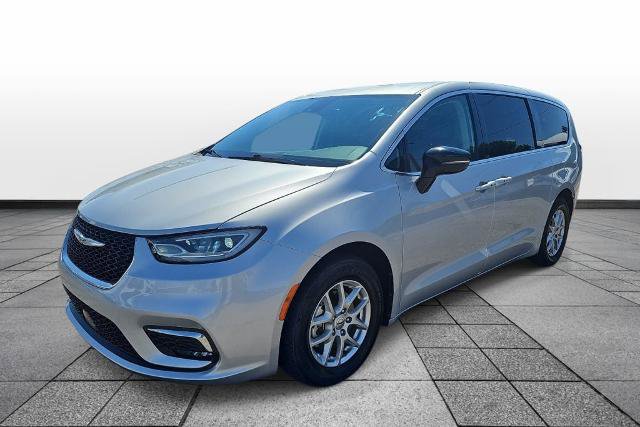 Used 2024 Chrysler Pacifica Touring-L FWD image 1