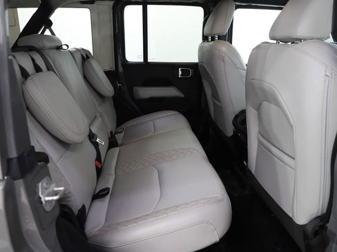 Used 2023 Jeep Wrangler Unlimited Sahara image 12