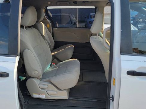 Used 2014 Toyota Sienna L FWD image 11