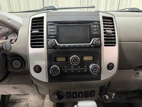 Used 2016 Nissan Frontier SV w/ SV Value Truck Package AWD/4WD image 12