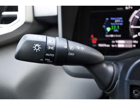 Used 2025 Toyota Sequoia Platinum image 16