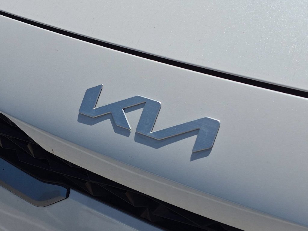 Used 2023 Kia Forte LXS FWD image 9