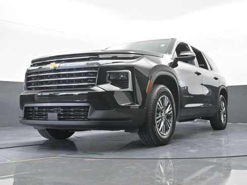 Used 2025 Chevrolet Traverse LT FWD image 55