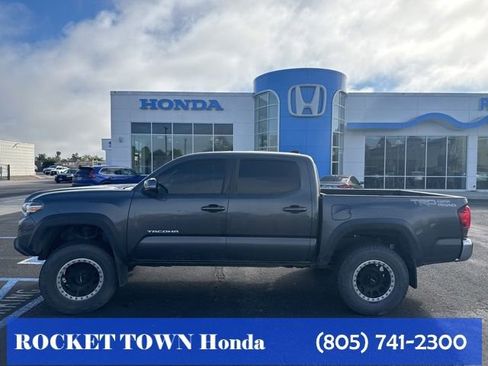 Used 2018 Toyota Tacoma TRD Off-Road image 12