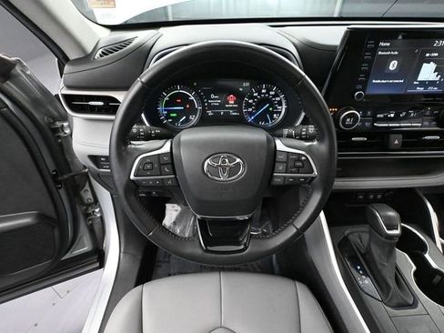 Used 2021 Toyota Highlander XLE image 26