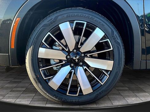 New 2025 Mitsubishi Outlander SE image 11